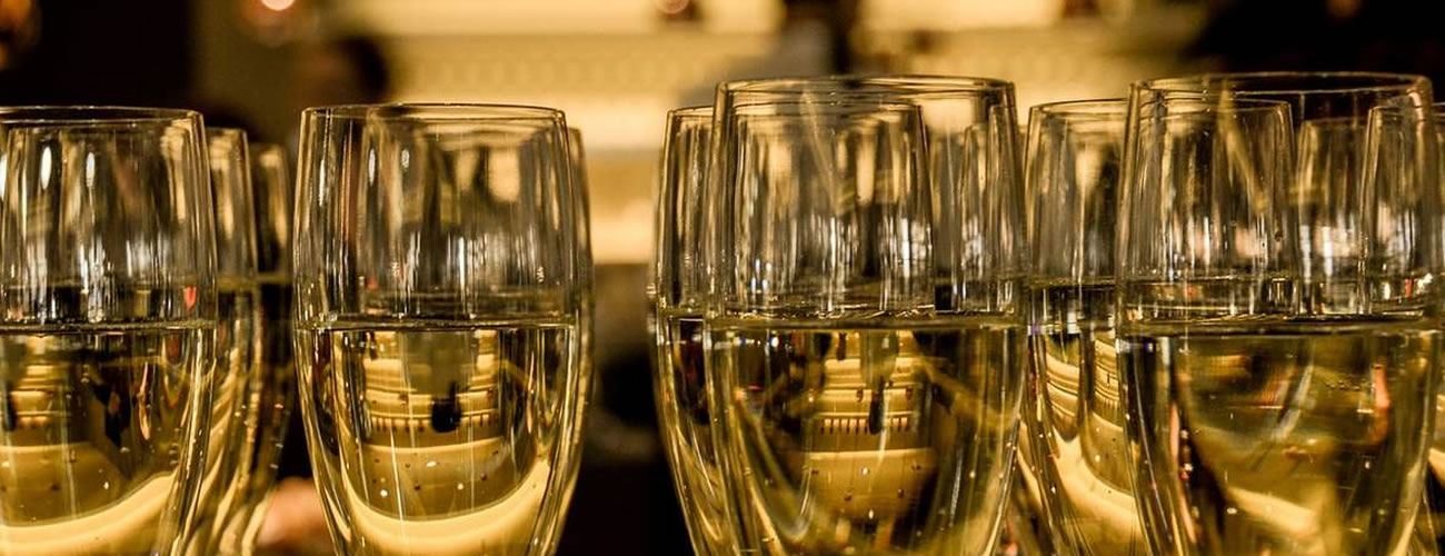 Juhlapalvelut toiveiden mukaan